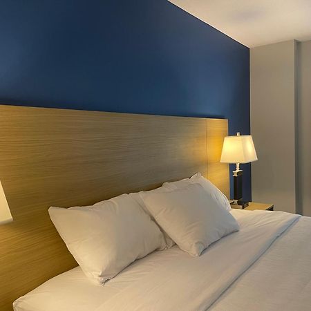 Baymont By Wyndham Gold River Exterior photo
