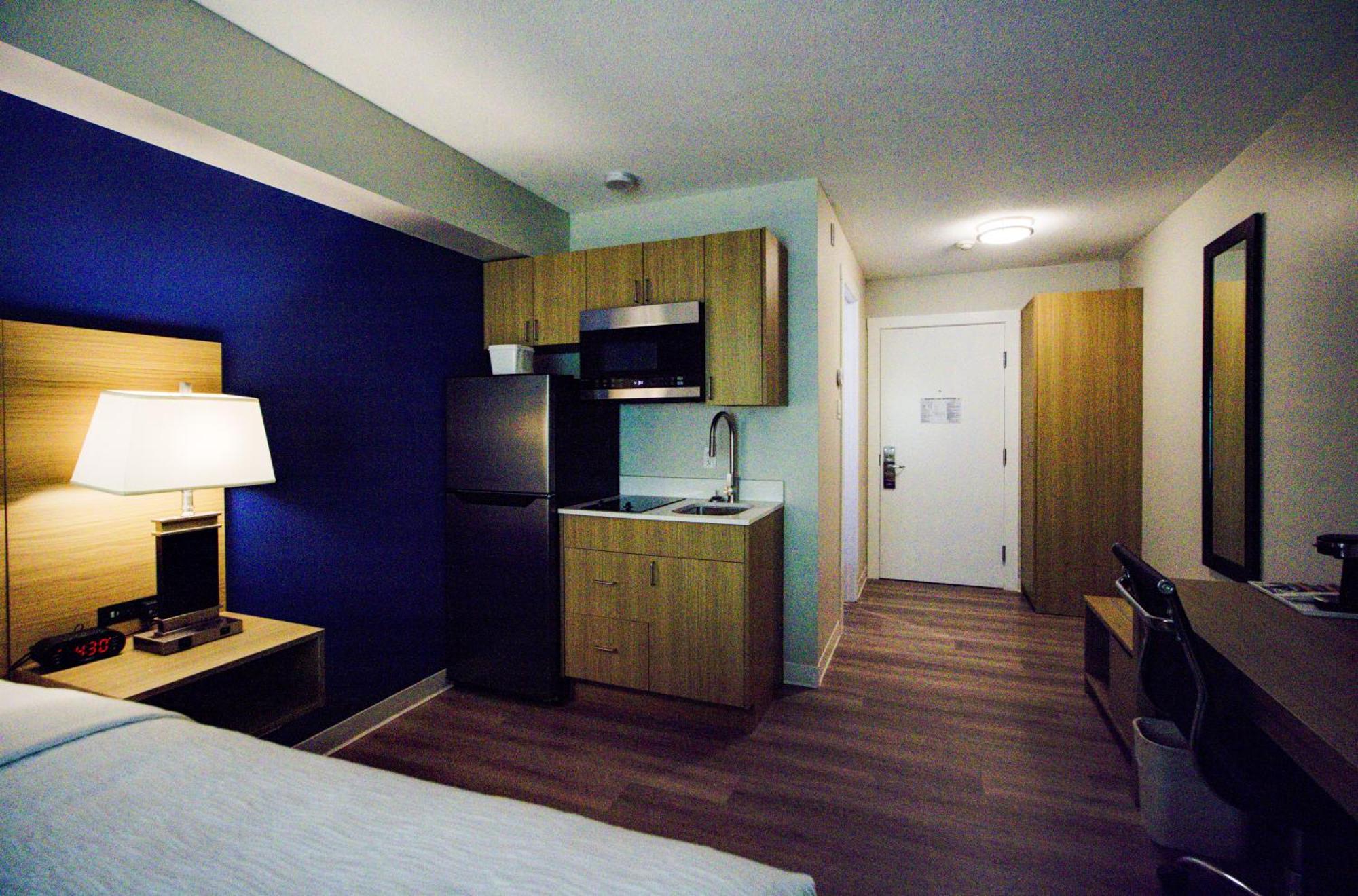 Baymont By Wyndham Gold River Exterior photo