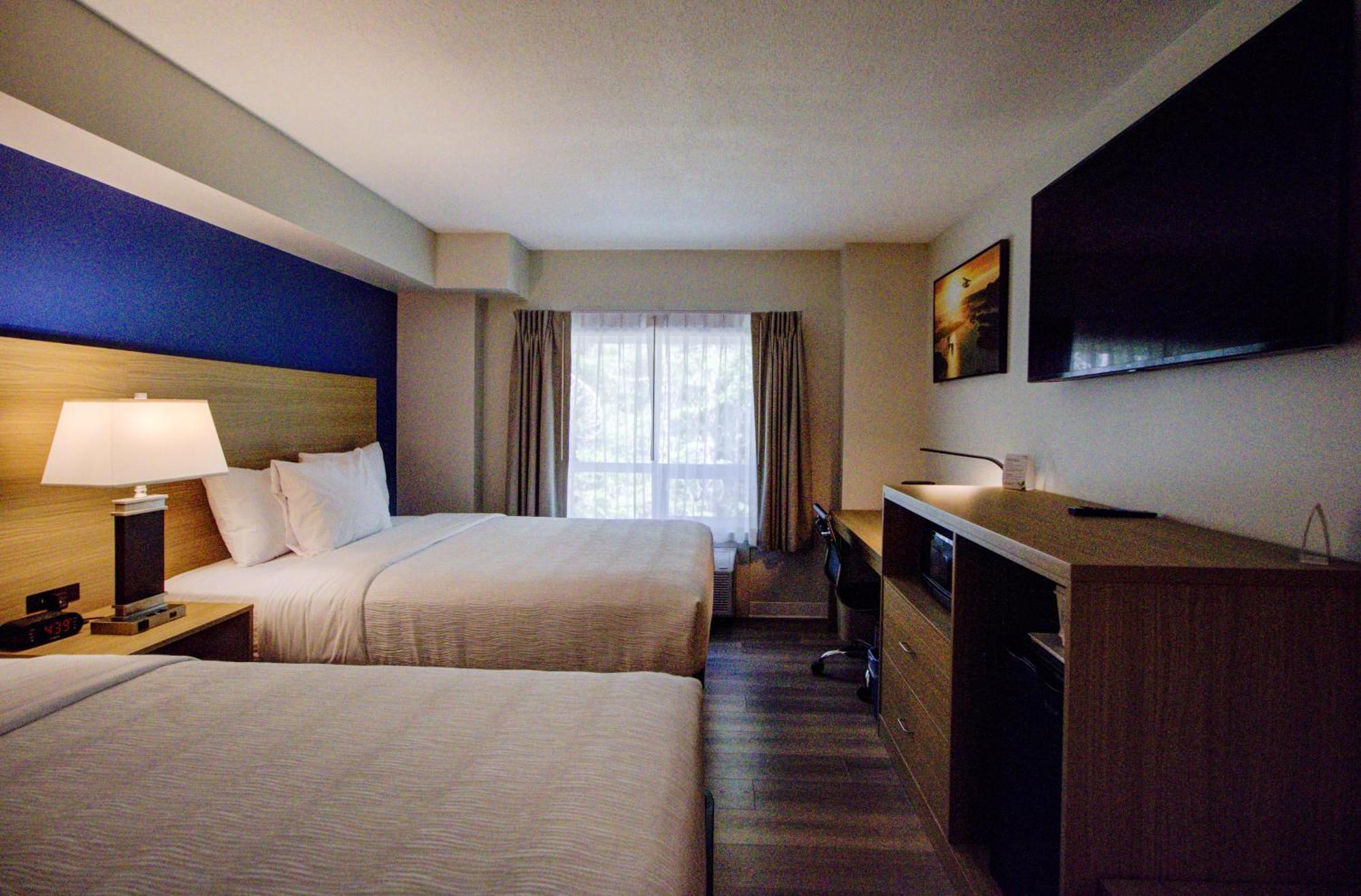 Baymont By Wyndham Gold River Exterior photo