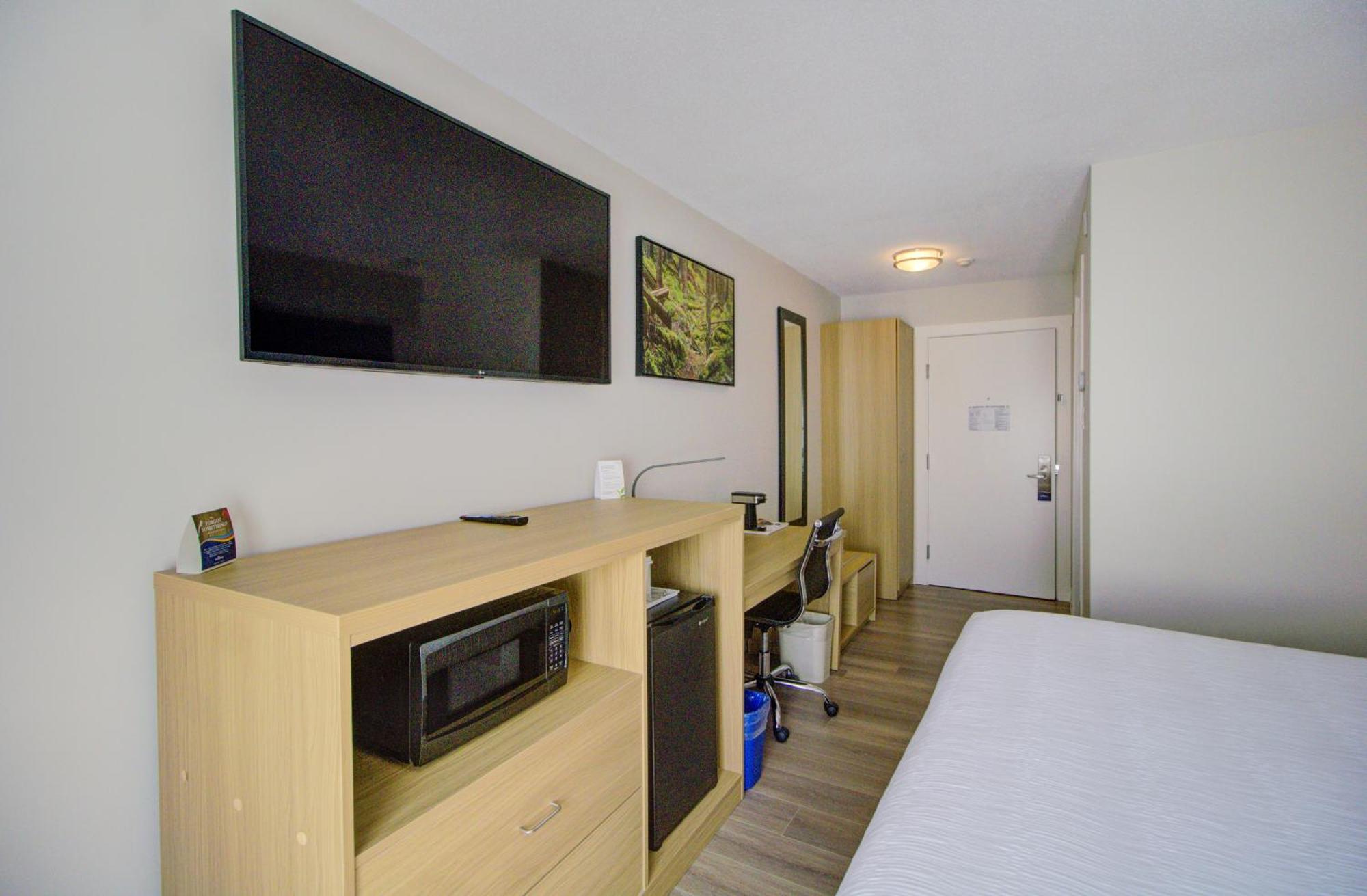 Baymont By Wyndham Gold River Exterior photo