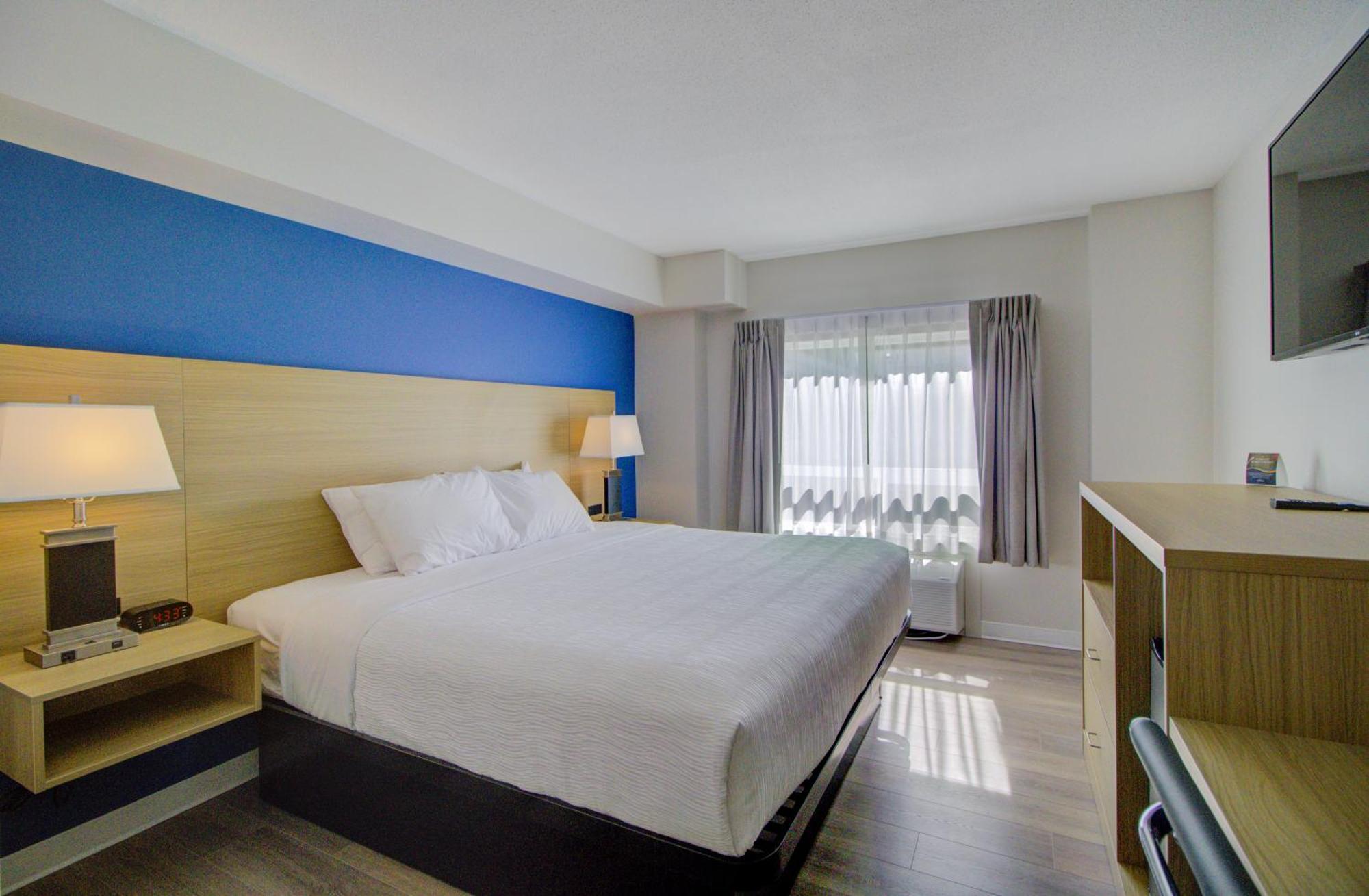 Baymont By Wyndham Gold River Exterior photo